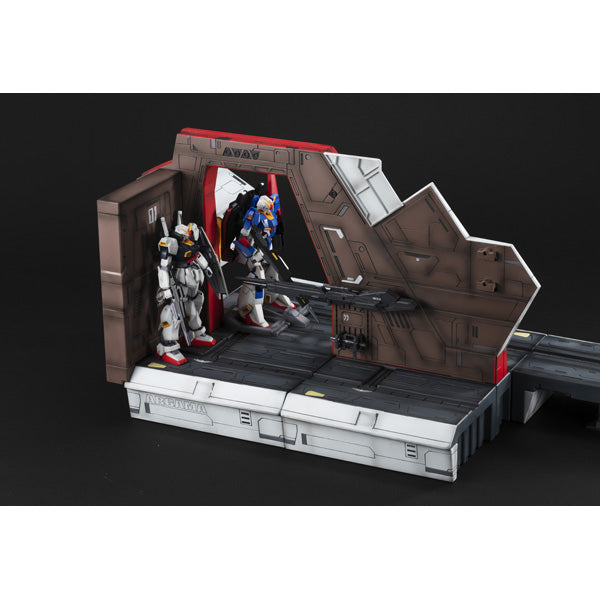 Realistic Model Series： MOBILE SUIT Z GUNDAM（1／144 HG series） Nahel Argama catapult deck 40th Anniversary Edition 機動戰士 高達 太空母艦 亞加瑪號 白色基地 彈射甲板